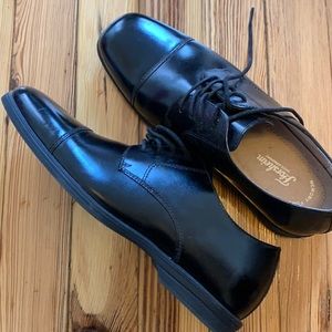 Florsheim kids size 6.5 black leather dress shoes